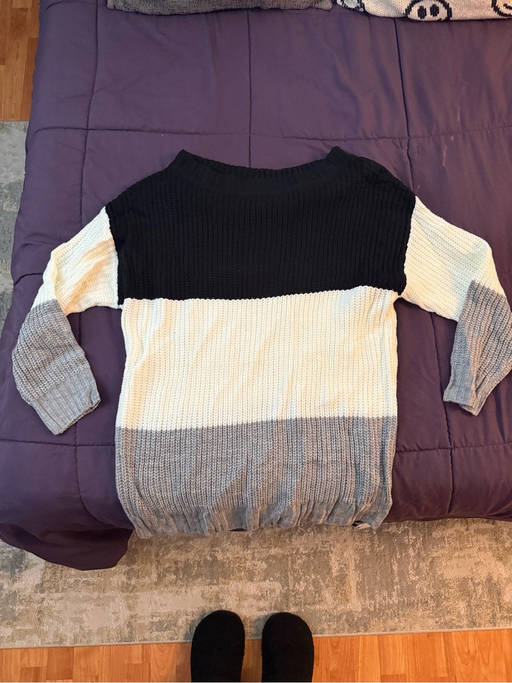 Women’s Off-the-Shoulder Colorblock Knit Sweater in Black, Cream & Gray